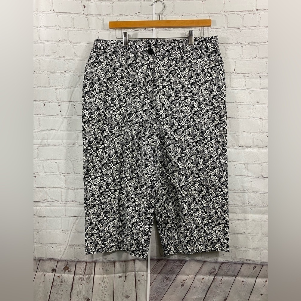 White Stag Womens Plus Size 16 Black & White Floral Capris Pants